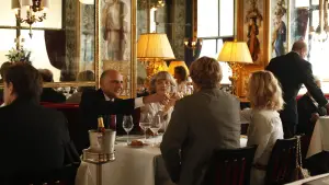 Backdrop to the movie "Midnight in Paris" #691169