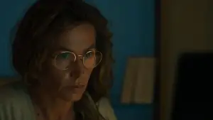 Backdrop to the movie "The Residence" #537429