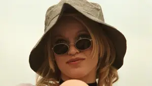 Backdrop to the movie "Cheeky" #644988