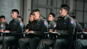 Backdrop to the movie "Born to Fly" #346701