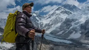 Backdrop to the movie "Everest Dark" #774282
