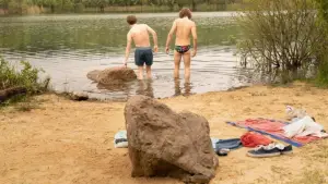 Backdrop to the movie "Tethered Wings" #730184