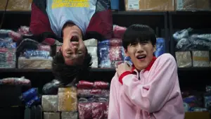 Backdrop to the movie "The Red Envelope" #622714