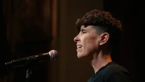 Backdrop to the movie "Come See Me in the Good Light" #580438