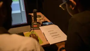 Backdrop to the movie "The Knock" #799921