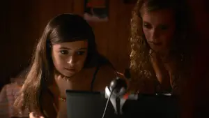 Backdrop to the movie "Creatura" #447252