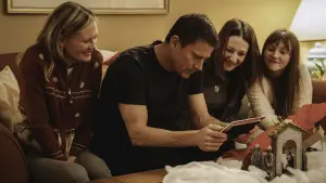 Backdrop to the movie "Roofman" #518090