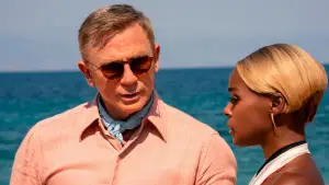 Backdrop to the movie "Glass Onion: A Knives Out Mystery" #592504