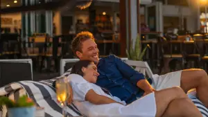 Backdrop to the movie "He Loves Me Not" #683246