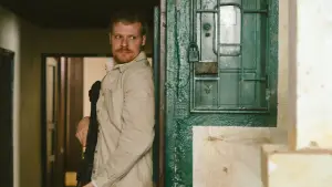 Backdrop to the movie "Brothers Under Fire" #798647