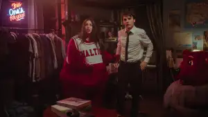 Backdrop to the movie "Roommates" #798035