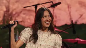 Backdrop to the movie "Billions Club Live with Olivia Rodrigo: A Concert Film" #823058