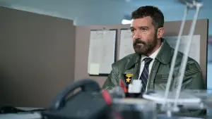 Backdrop to the movie "Security" #726459