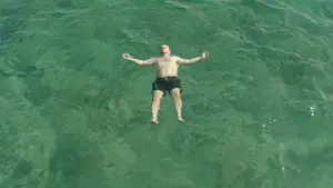 Backdrop to the movie "Suntan" #478861