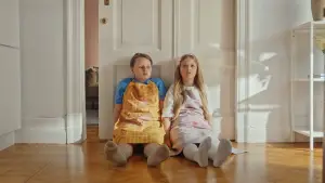 Backdrop to the movie "Victoria Must Go" #706980