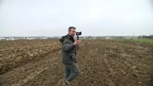 Backdrop to the movie "Les influenceurs sont dans le pré" #404117