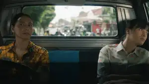 Backdrop to the movie "Ayah, Ini Arahnya Ke Mana, Ya?" #796698