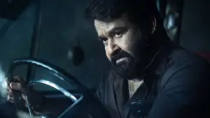 Backdrop to the movie "Thudarum" #719782