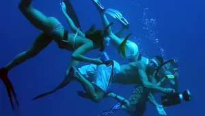 Backdrop to the movie "Into the Blue" #334765