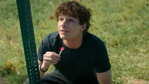 Backdrop to the movie "Regretting You" #547455