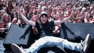 Backdrop to the movie "Wayne