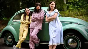 Backdrop to the movie "The Curse of the Necklace" #682634