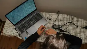 Backdrop to the movie "Iris" #571355