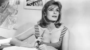 Backdrop to the movie "Never on Sunday" #483914