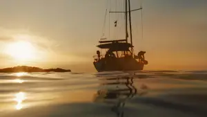 Backdrop to the movie "At Sea" #786893