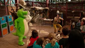 Backdrop to the movie "The Invisible Raptor" #807412