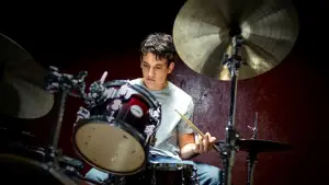 Backdrop to the movie "Whiplash" #565714