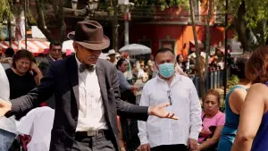 Backdrop to the movie "Al Ritmo Allegretto" #489151