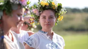 Backdrop to the movie "Midsommar" #589033