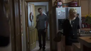 Backdrop to the movie "The Guest" #273398