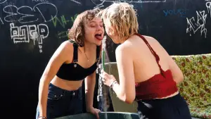 Backdrop to the movie "Cocoon" #733556