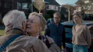 Backdrop to the movie "Champagne" #774078