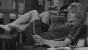 Backdrop to the movie "Darling" #692962