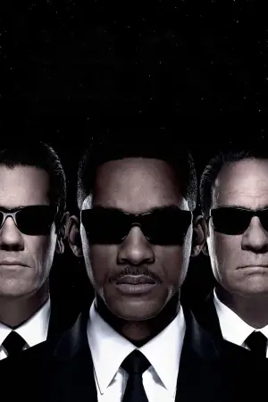 Poster to the movie "Men in Black 3" #658958
