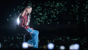 Backdrop to the movie "IU CONCERT : The Golden Hour" #392562