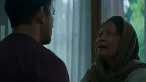 Backdrop to the movie "Smothered" #799221