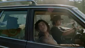 Backdrop to the movie "Y Tu Mamá También" #698368