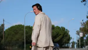 Backdrop to the movie "Rosebush Pruning" #774967