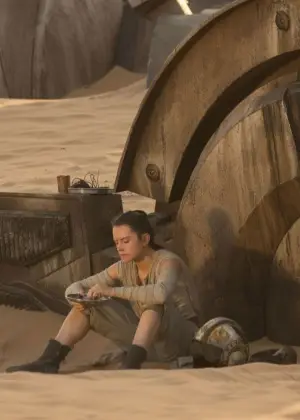 Poster to the movie "Star Wars: The Force Awakens" #577973