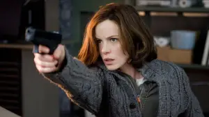 Backdrop to the movie "Whiteout" #679475