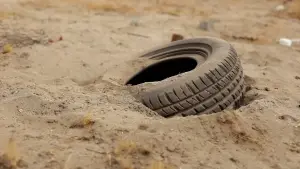 Backdrop to the movie "Rubber" #349791