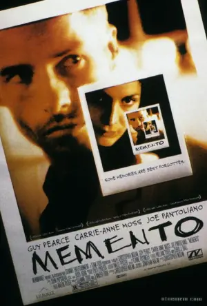 Poster to the movie "Memento" #587154