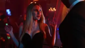 Backdrop to the movie "Holidate" #638288