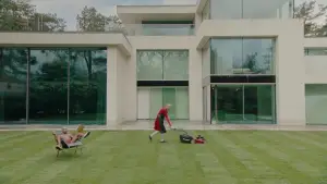 Backdrop to the movie "The Visitor" #756928