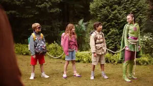 Backdrop to the movie "SuperMiss in the jungle" #542918