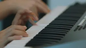 Backdrop to the movie "he loves me, he loves me not" #367064